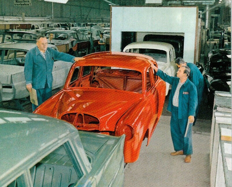 A W120/W121 has come out of the last hardening in the painting line at Sindelfingen. The color indicates that it is a Ponton for the fire department, © Daimler AG