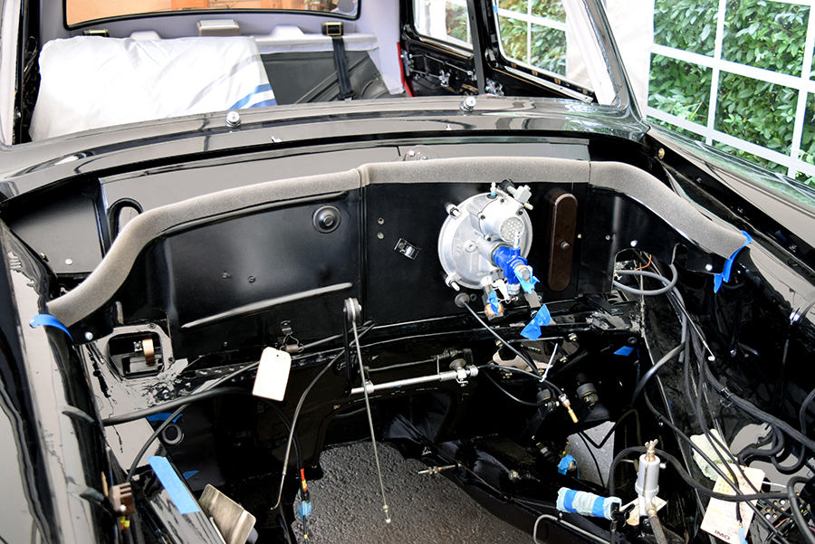 Engine bay of my Mercedes 219, w/o engine Engine bay of my Mercedes 219, w/o engine